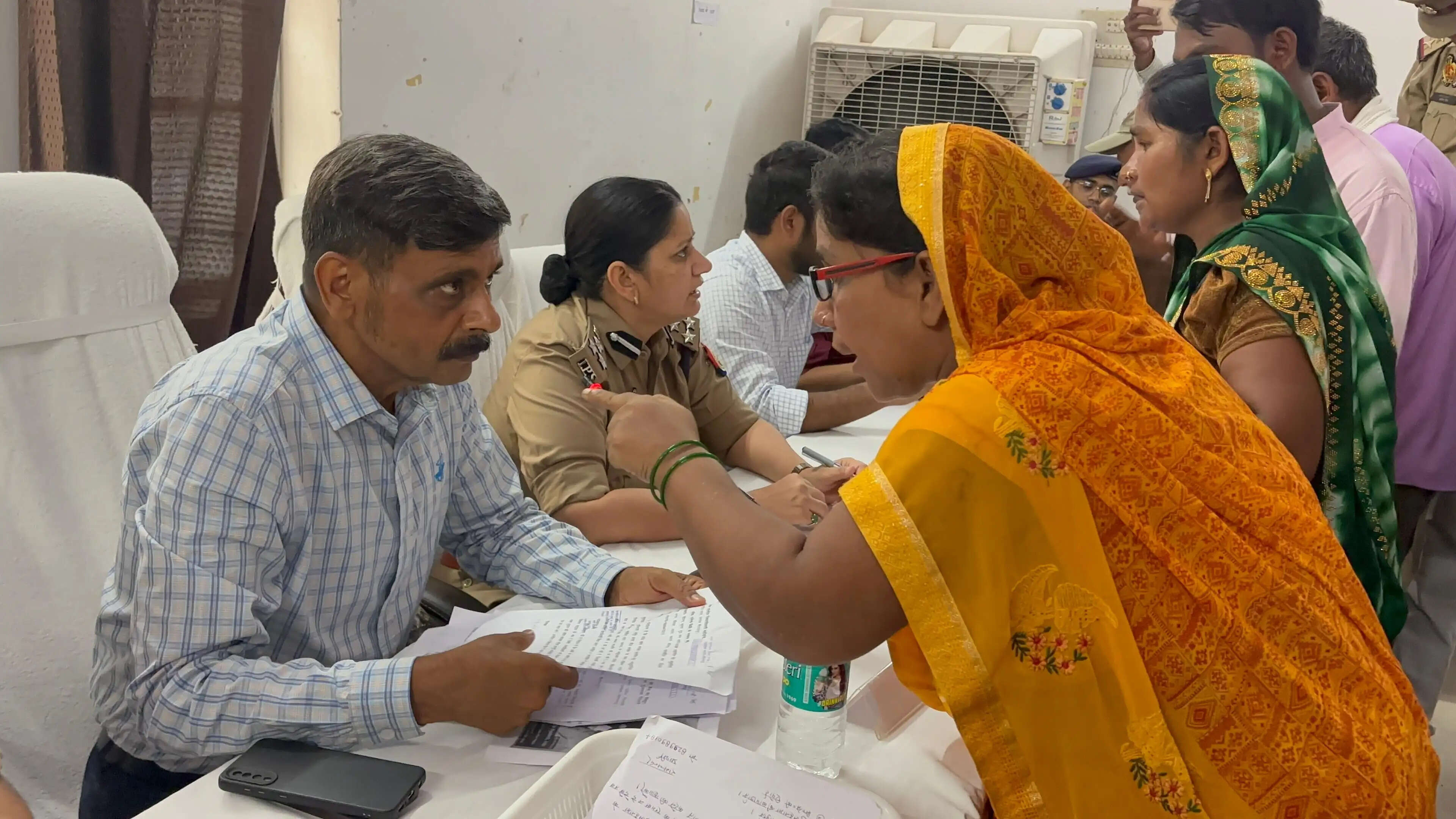 सम्पूर्ण समाधान दिवस में 423 शिकायताें में से 38 का मौके पर निस्तारण