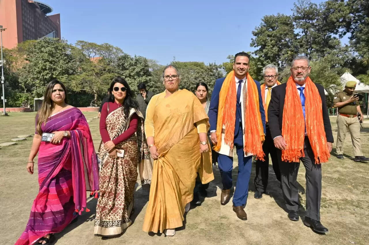 ब्राज़ील के मेयर ने लखनऊ नगर निगम के विकास कार्यों की सराहना की, रोमिन्हो बोले 'मुस्कुराइए हम लखनऊ में हैं'