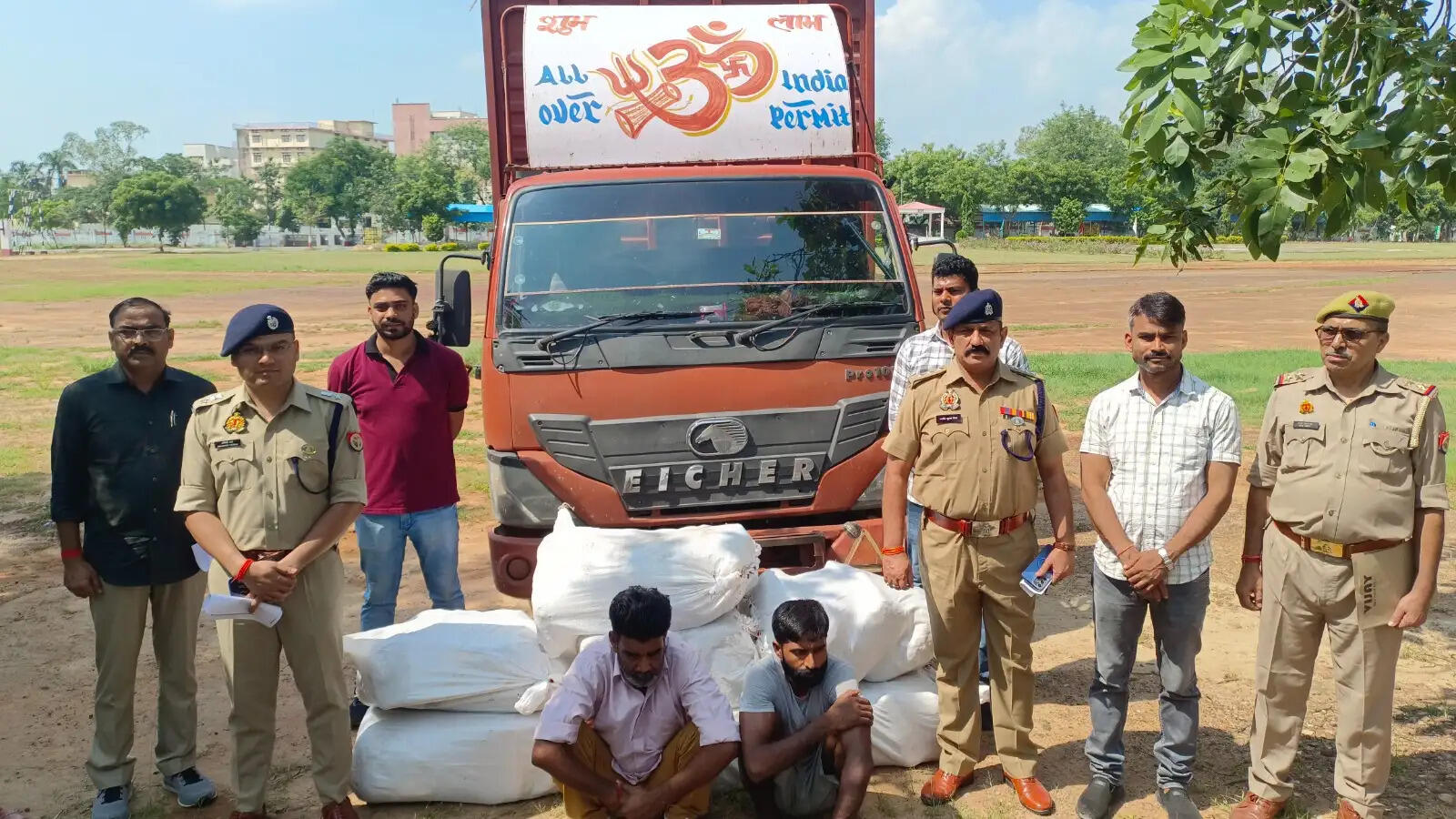 सोनभद्र में 1.10 करोड़ का गांजा बरामद, मिनी ट्रक समेत दो तस्कर गिरफ्तार