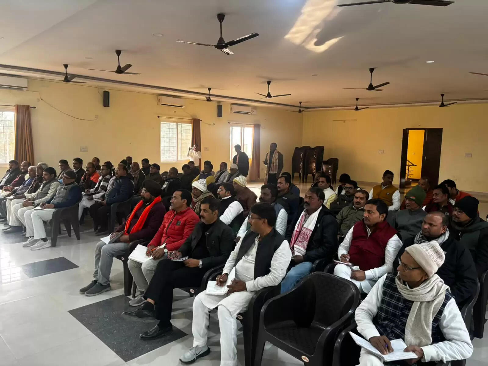 कार्यकर्ताओं को युद्ध स्तर पर कम करने की जरूरत है: ओम प्रकाश श्रीवास्तव