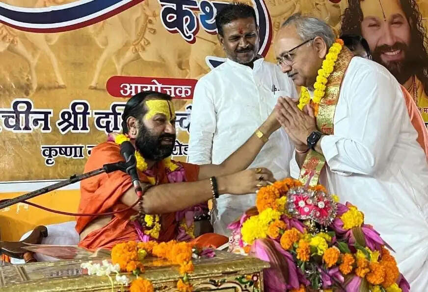 मनुष्य को सत्य का दर्शन कराती है भागवत : बटुक महाराज