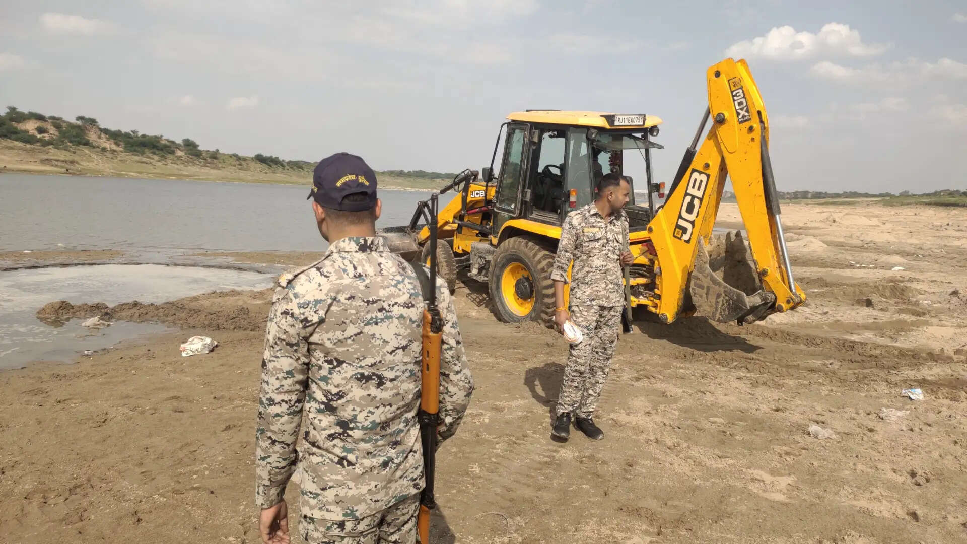 मुरैनाः चम्बल तट पर रेत विनष्टीकरण सिर्फ कागजी कार्रवाई तक सीमित