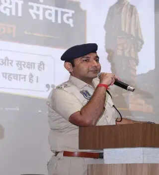 राष्ट्र सुरक्षा संवाद में युवाओं को फेक न्यूज और अफवाहों से बचने का संदेश