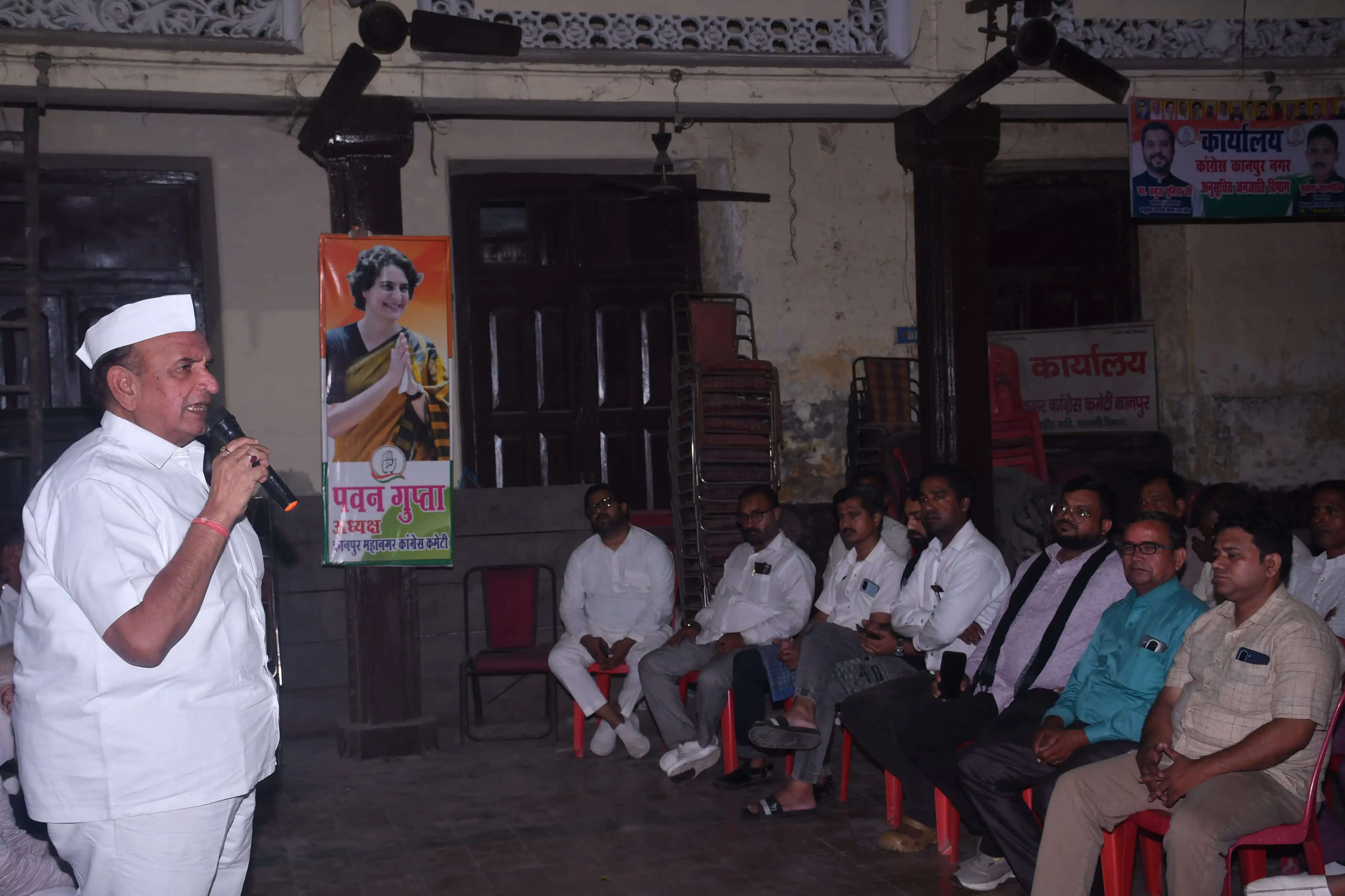 वार्ड स्तर पर संगठन की मजबूती से कांग्रेस काे चुनावों में मिलेगा लाभ : पवन गुप्ता