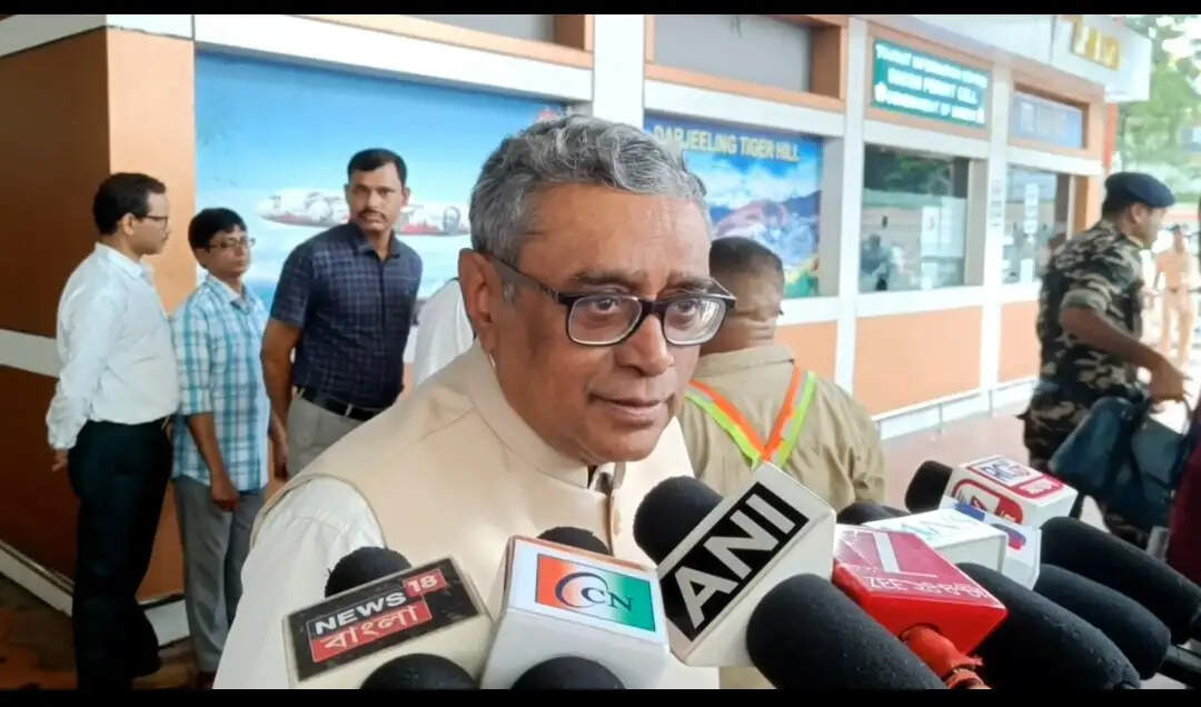 उत्तरकन्या बैठक में शामिल होने सिलीगुड़ी पहुंचे वित्त मंत्री स्वप्न दासगुप्ता
