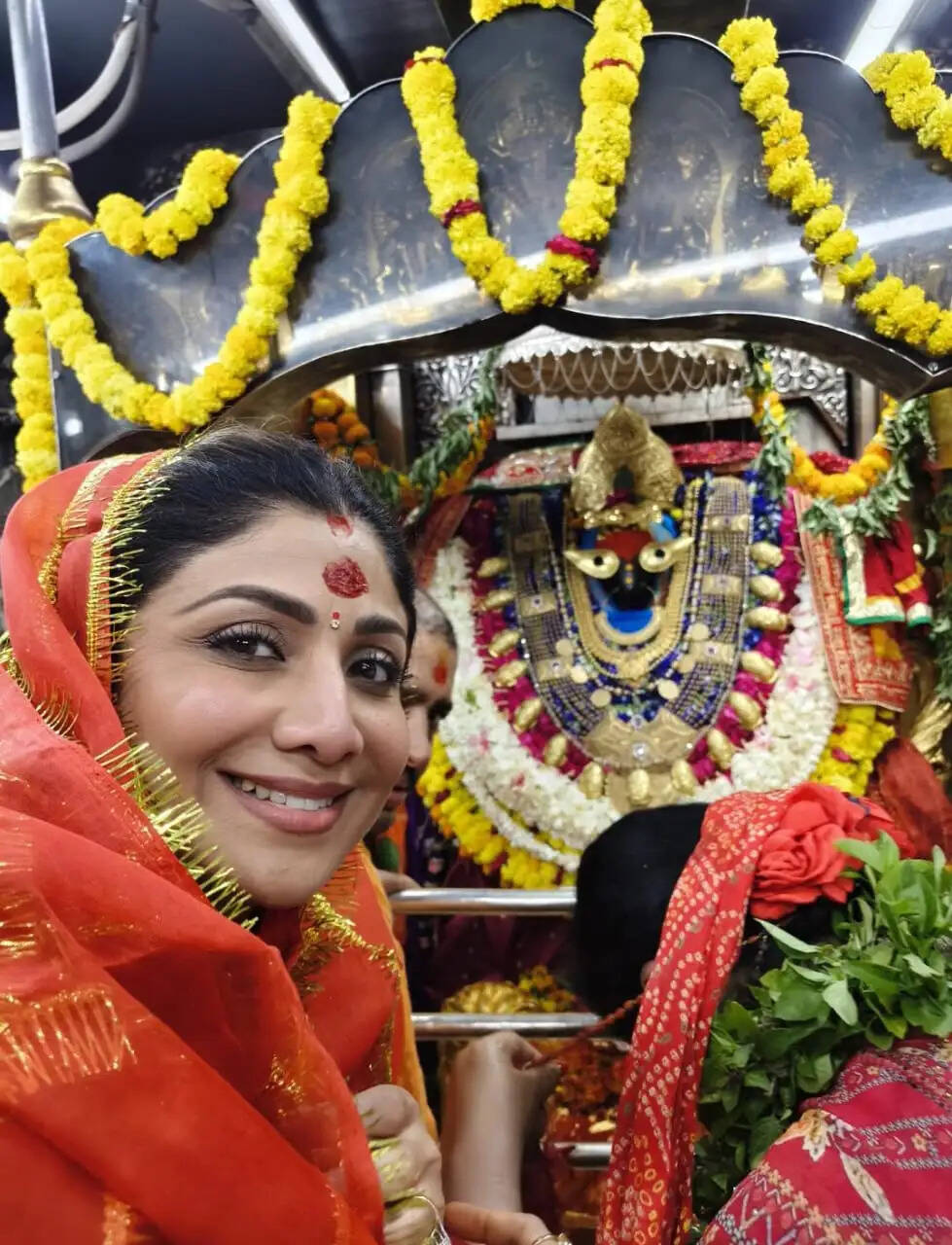 विंध्य धाम पहुंचीं शिल्पा शेट्टी, मां के दरबार में की विशेष पूजा