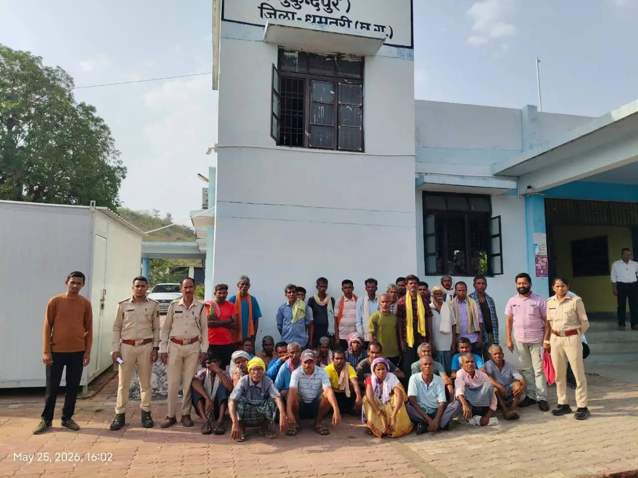 अतिक्रमण व अवैध पेड़ कटाई के मामले में 36 ग्रामीणों को जेल