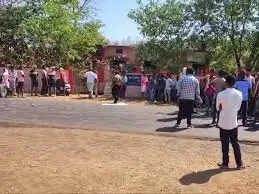 तेज रफ्तार डंपर की चपेट में आई ढाई साल की मासूम&nbsp;की&nbsp;माैत, चालक गिरफ्तार, आक्रोशित ग्रामीणों ने किया चक्काजाम