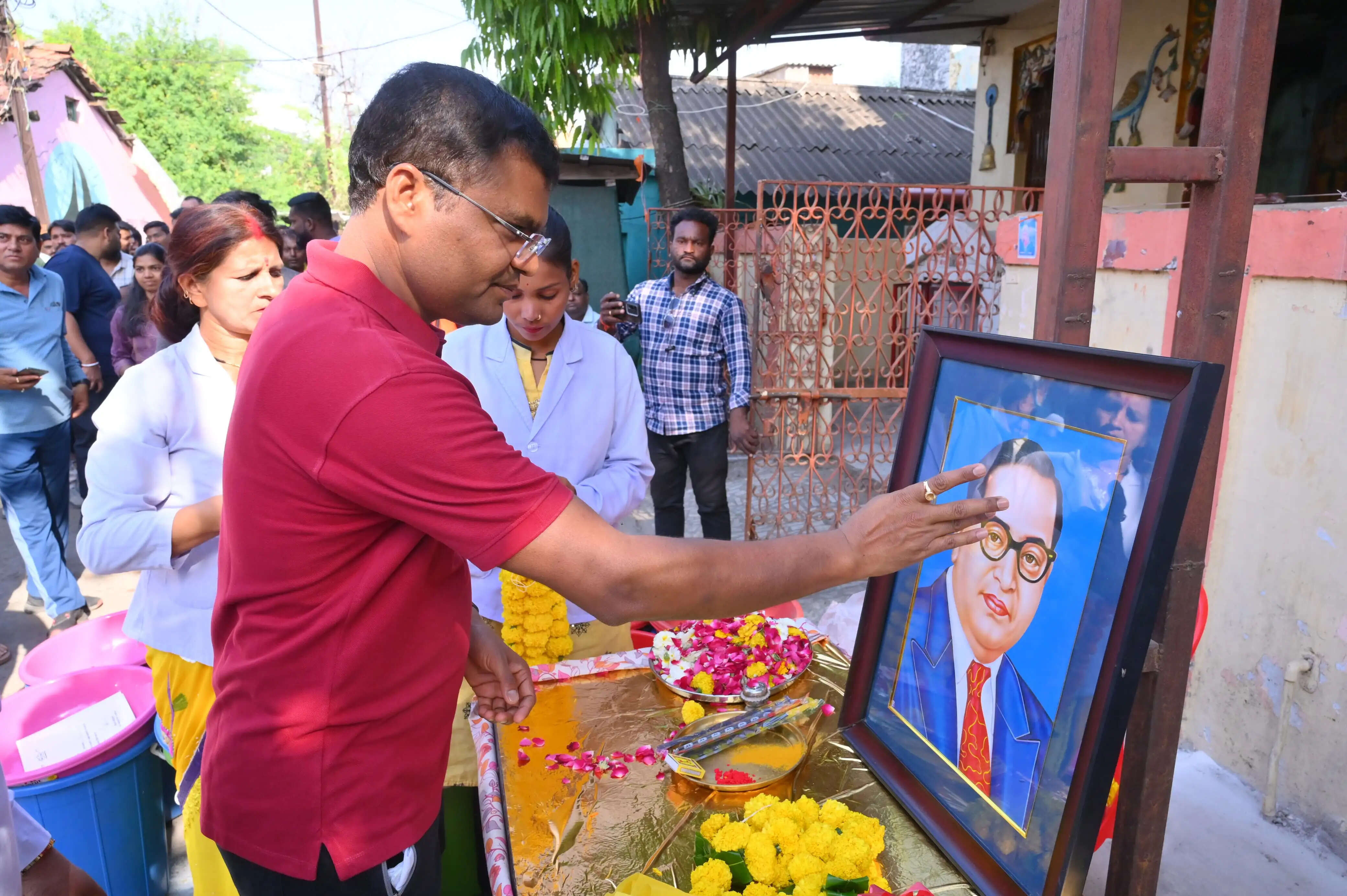 जबलपुरः निगमायुक्त ने किया 'स्वच्छता श्रमदान,बाबा साहेब की जयंती पर दी श्रद्धांजलि