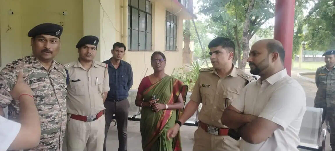 नीट परीक्षा को लेकर डीसी-एसपी ने विभिन्न परीक्षा केंद्रों का किया निरीक्षण