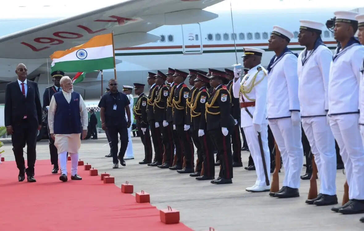 सेशेल्स पहुंचे प्रधानमंत्री मोदी, राष्ट्रीय दिवस की स्वर्ण जयंती समारोह में होंगे मुख्यातिथि