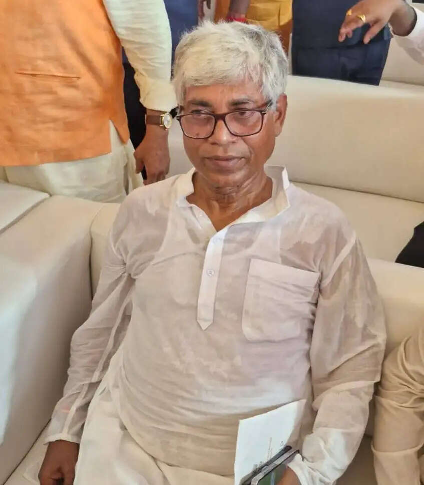 प्रधानाध्यापक से कैबिनेट मंत्री तक अरूप दास का सफर