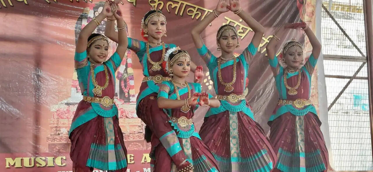 राम मन्दिर में&nbsp;नृत्य के माध्यम से वन गमन की हुई मनोहारी प्रस्तुति