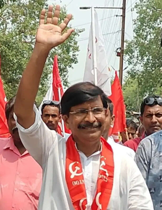 खड़गपुर में सीपीआईएम, सीपीआई और कांग्रेस उम्मीदवारों ने दाखिल किया नामांकन