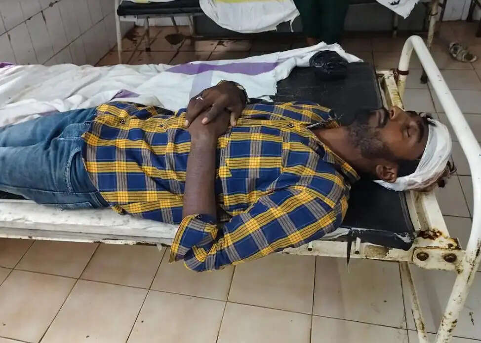 रास्ता विवाद में खूनी संघर्ष, 11 लोग घायल, 24 नामजद