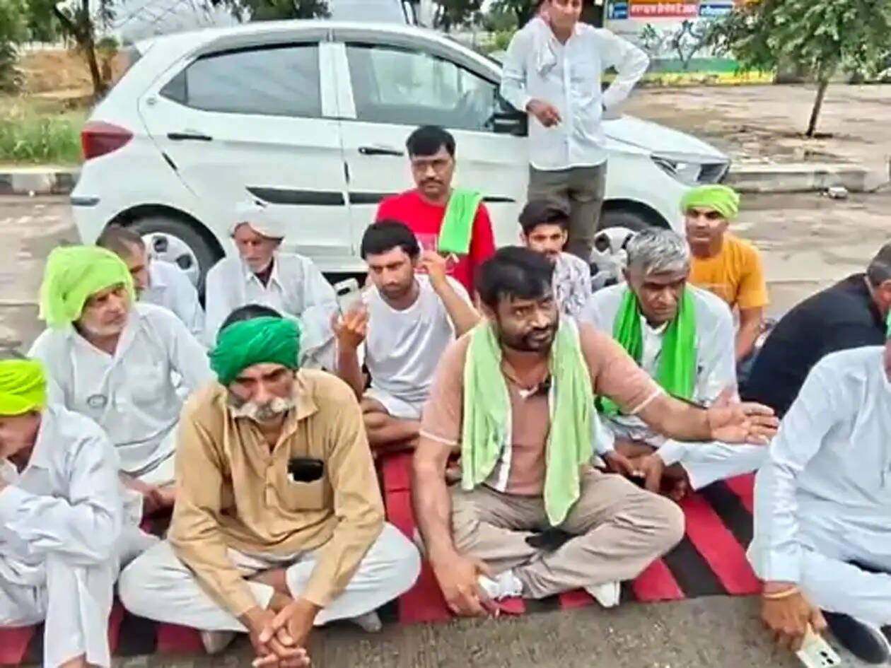 हिसार के रामायण टोल प्लाजा पर किसानों ने किया प्रदर्शन