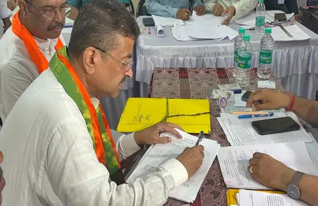 नंदीग्राम से शुभेंदु अधिकारी ने भरा नामांकन, बंगाल में भाजपा की निर्णायक जीत का किया दावा