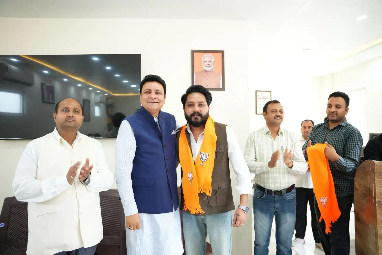 धर्मशाला में कांग्रेस छोड़ 50 परिवार भाजपा में शामिल