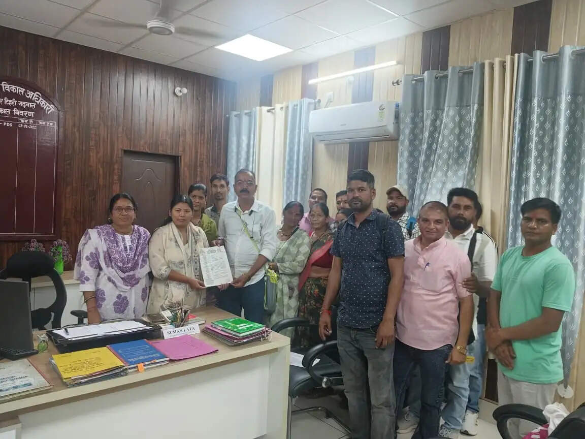 10 सूत्री समस्याएं हल न हुई ताे 16 काे ब्लाॅक कार्यालय पर तालाबंदी करेंगे ग्राम प्रधान