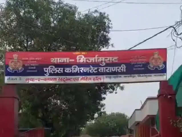 मिर्जामुराद राजपुर गांव के सामने रेलवे ट्रैक पर बकरी चरा रहे भाई-बहन की ट्रेन की चपेट में आने से मौत