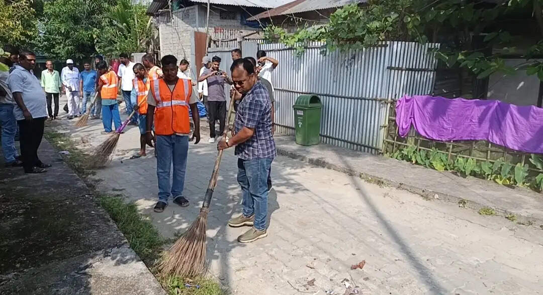 फकीराग्राम नगरपालिका के तत्वावधान में श्रमदान अभियान आयोजित