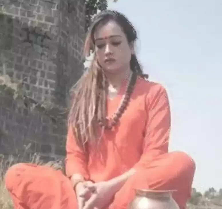 उज्जैन में भोपाल निवासी हर्षा &nbsp;रिछारिया ने लिया संन्यास