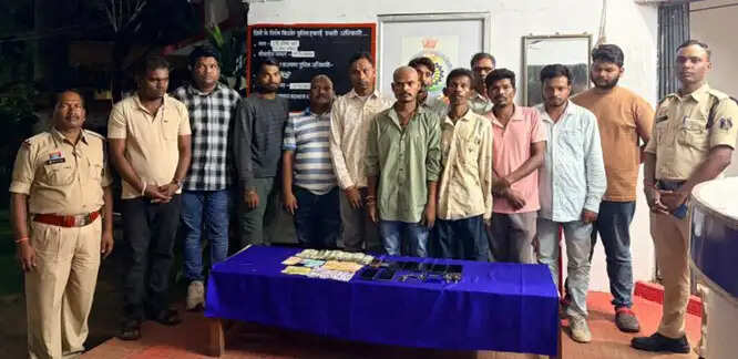 चारामा में 5.96 लाख नगद के साथ 12 जुआरी पकड़ाये