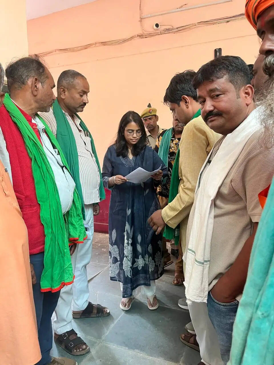 भाकियू ने बाढ़ से प्रभावित सड़काें-पुलियाें की मरम्मत के लिए एसडीएम को सौंपा ज्ञापन,चेतावनी भी दी