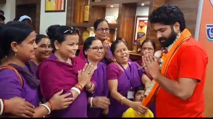 बाराबनी में विधायक अरिजीत राय ने आशा कर्मियों की समस्याएं सुनी