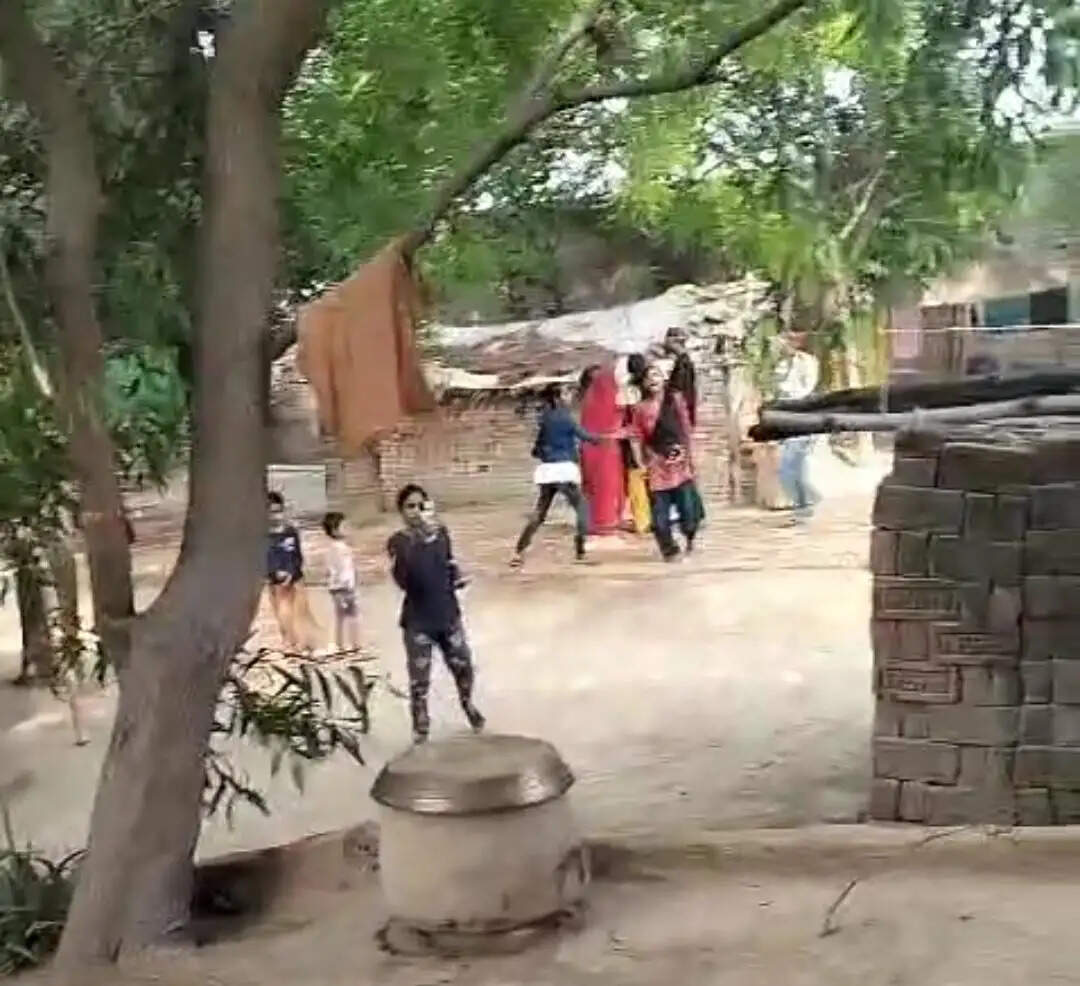 जौनपुर में दबंगों ने घर पर किया हमला,पीड़ित परिवार दो दिन से दहशत में, मांगी सुरक्षा