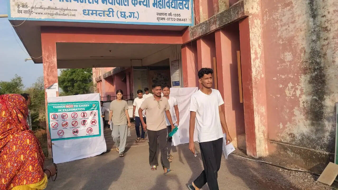 कड़ी सुरक्षा में हुई नीट पुनर्परीक्षा, भौतिकी-रसायन के सवालों में उलझे अभ्यर्थी