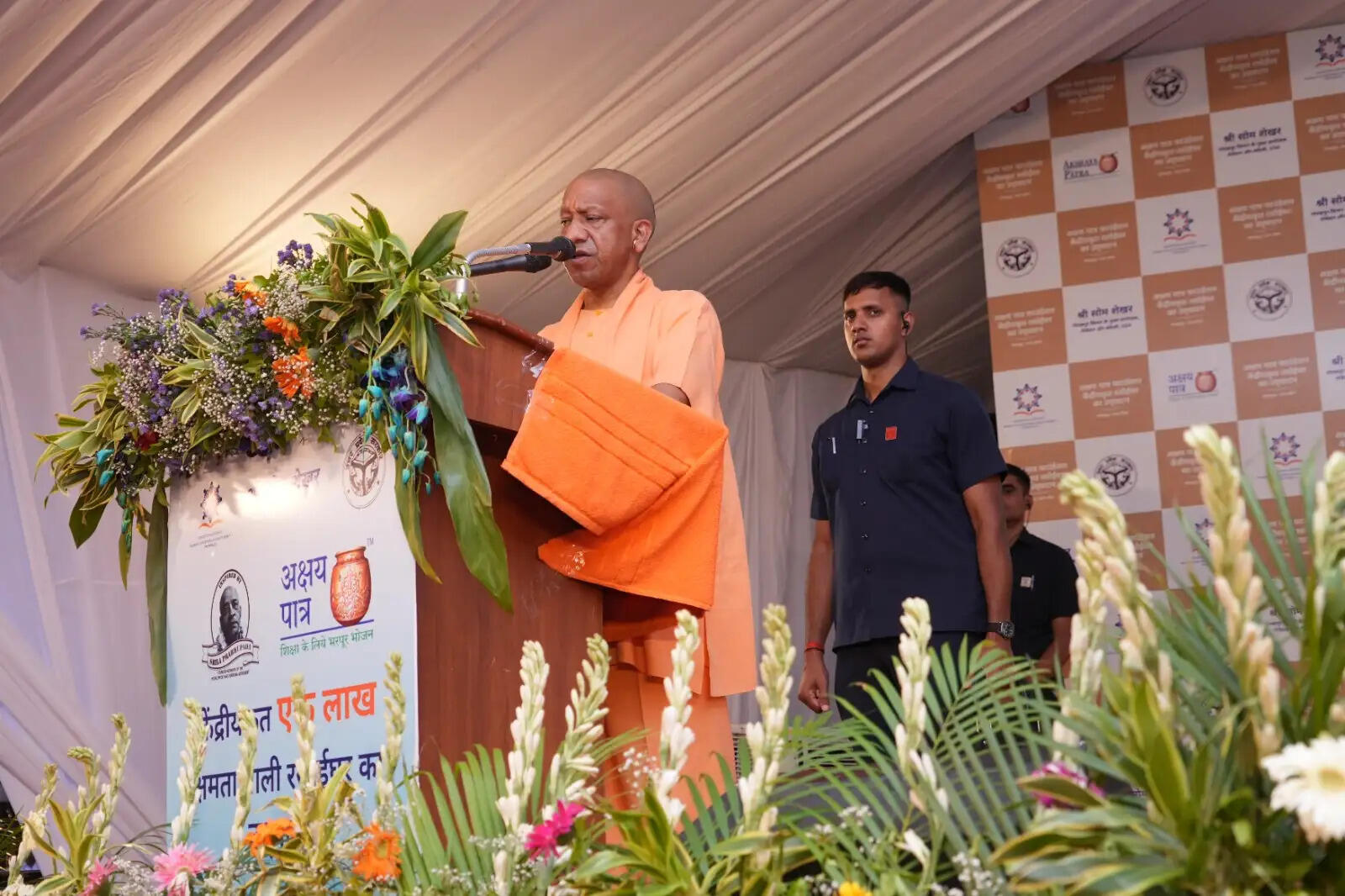 स्वस्थ रहने के लिए स्वस्थ व स्वच्छ आहार-विहार आवश्यक : मुख्यमंत्री याेगी
