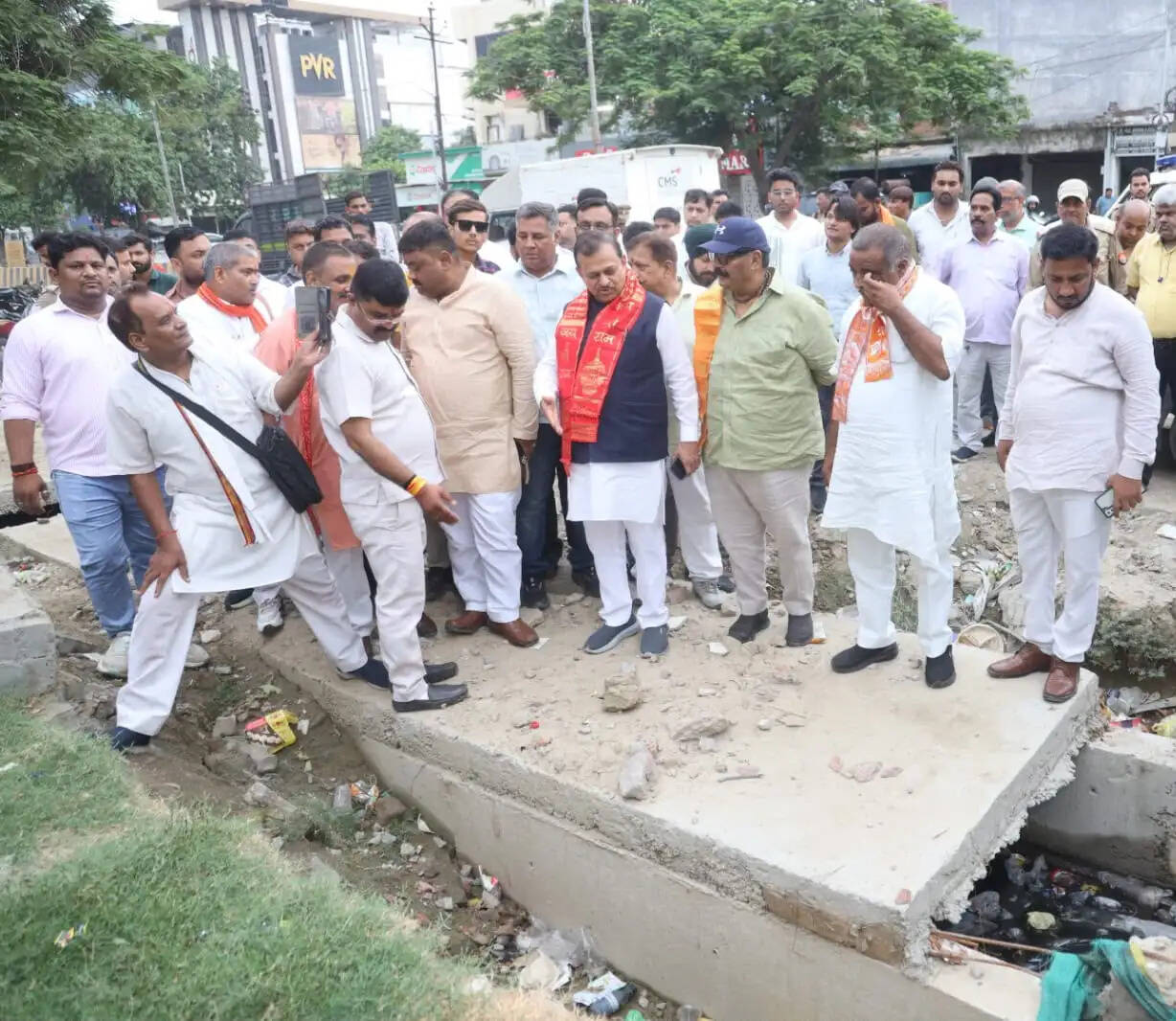 सीएम ग्रिड की सड़कों पर सांसद का सख्त रुख, कहा- गुणवत्ता से समझौता नहीं