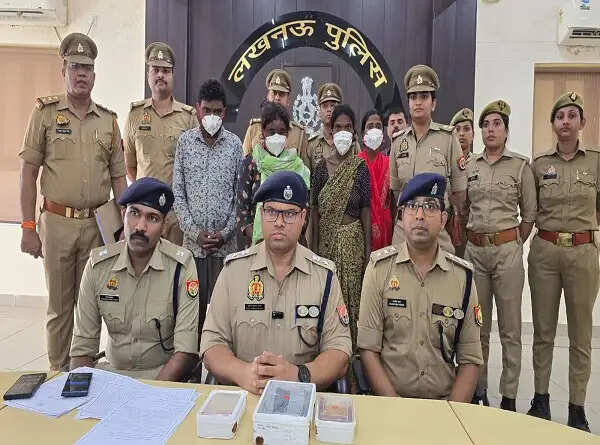 तीन महिलाओं समेत चार टप्पेबाज गिरफ्तार