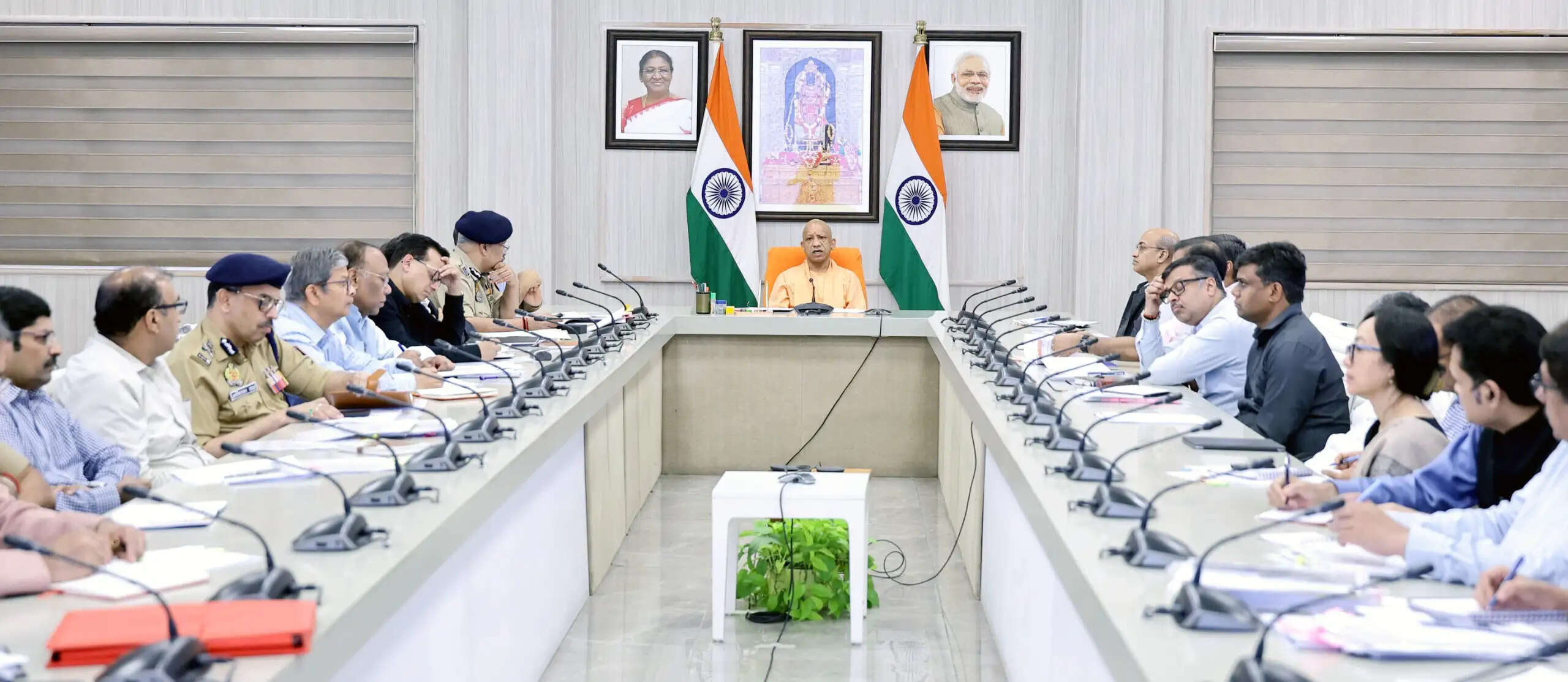 शारदीय नवरात्र से छठ महापर्व तक फील्ड में उतरें वरिष्ठ अधिकारी, जनता से सीधा संवाद करें : मुख्यमंत्री