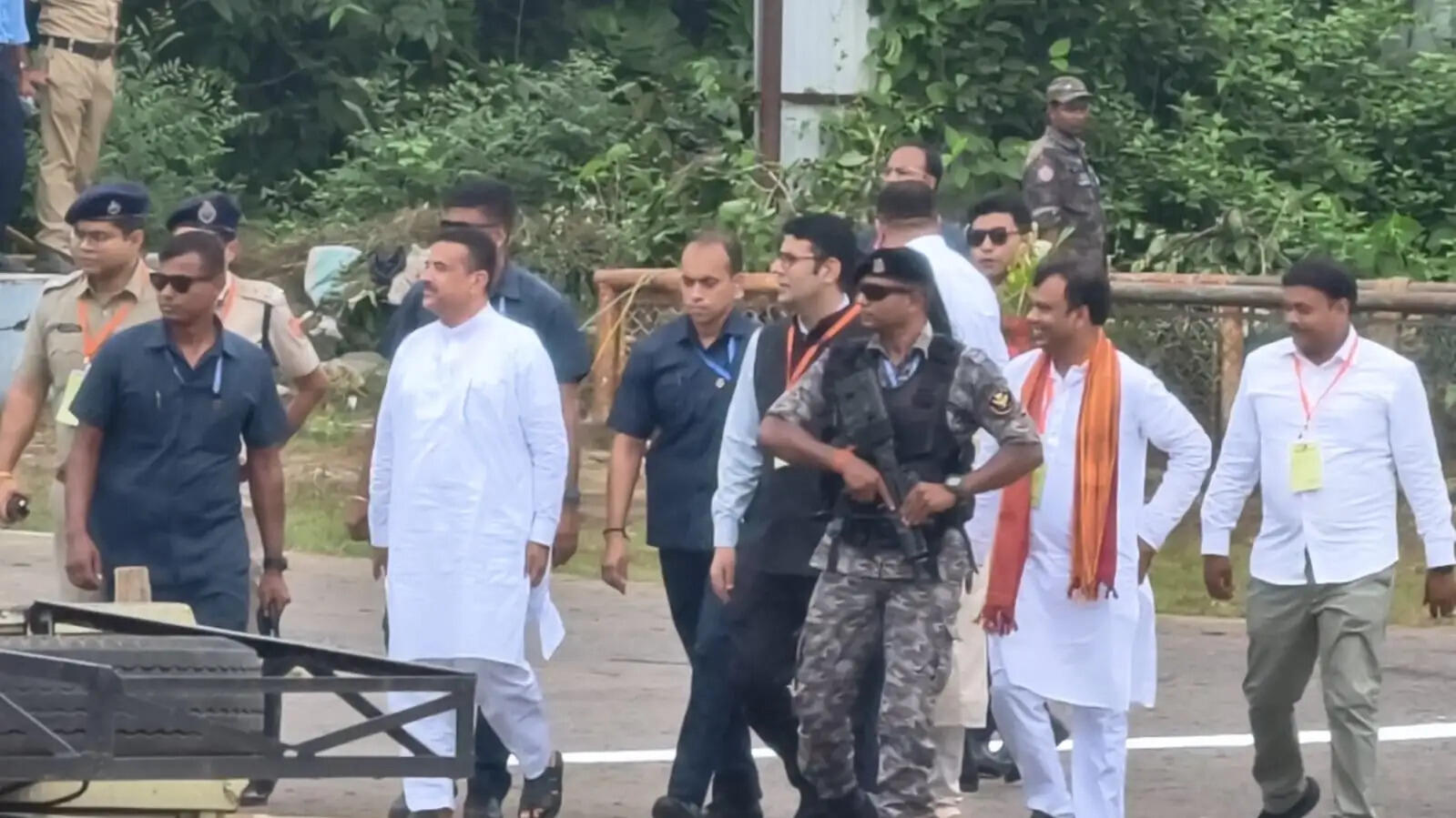 आरामबाग में मुख्यमंत्री शुभेंदु अधिकारी की प्रशासनिक बैठक, बाढ़ से निपटने और विकास कार्यों पर जोर
