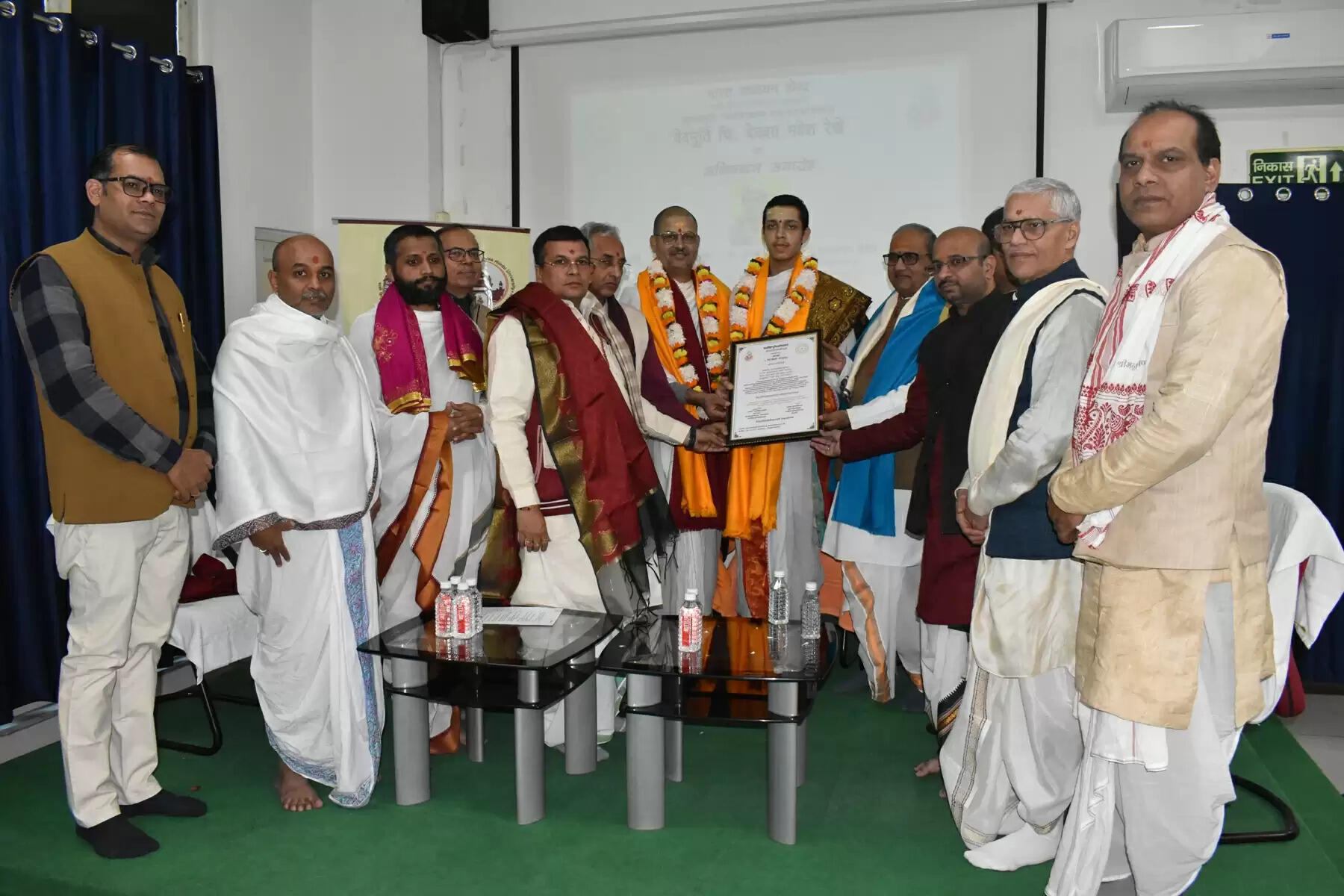 वेदमूर्ति देवव्रत महेश रेखे का बीएचयू में अभिनन्दन,प्रधानमंत्री मोदी भी कर चुके हैं सराहना