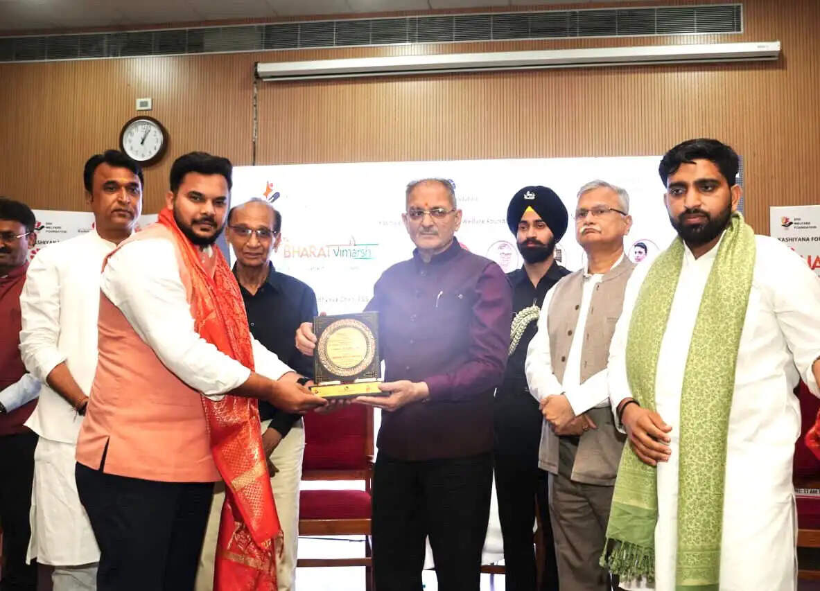 वाराणसी: शिक्षा व पर्यावरण के क्षेत्र में उत्कृष्ट कार्य के लिए कृष्णा चौबे सम्मानित