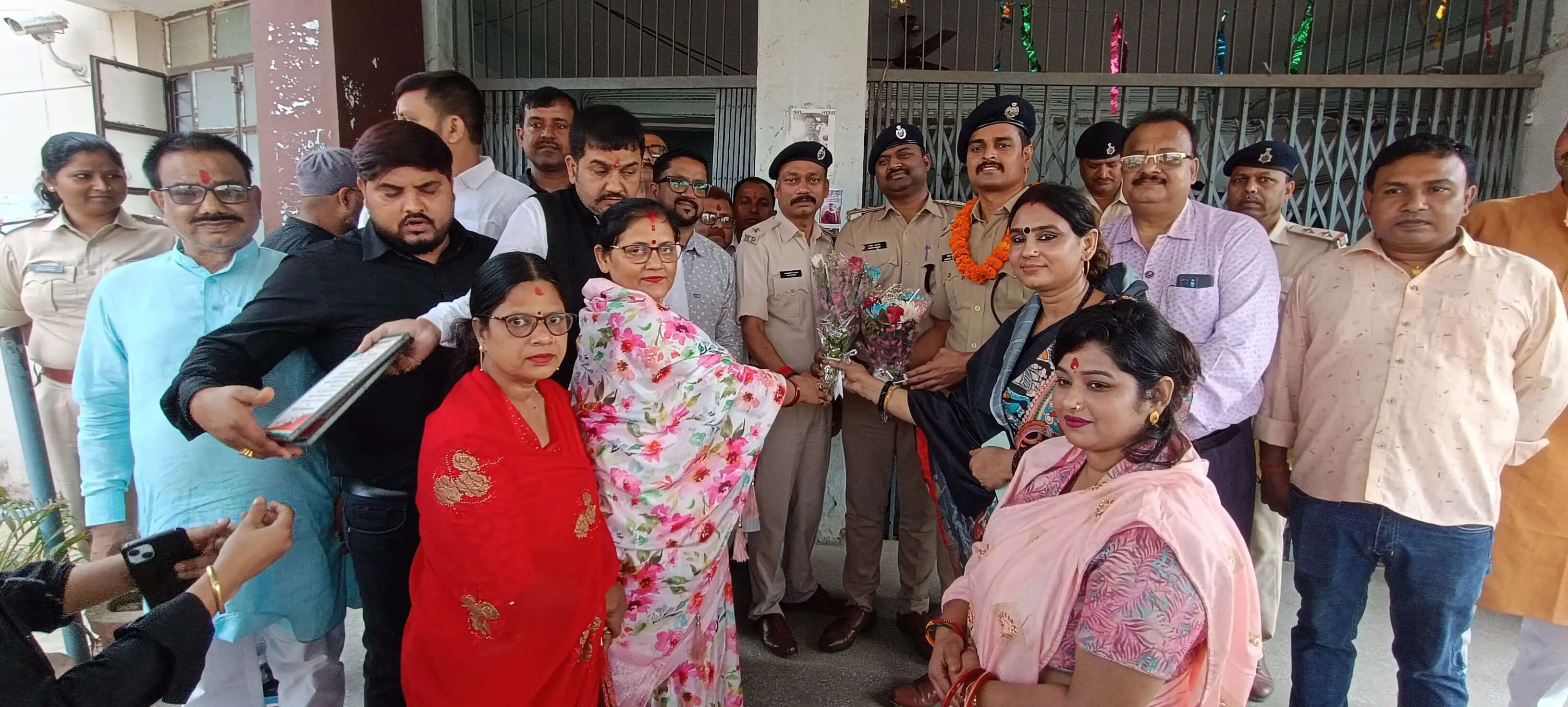 इंडो -नेपाल चैम्बर ऑफ कॉमर्स ने नवपदस्थापित आईपीएस अधिकारी हेमंत सिंह को किया सम्मानित