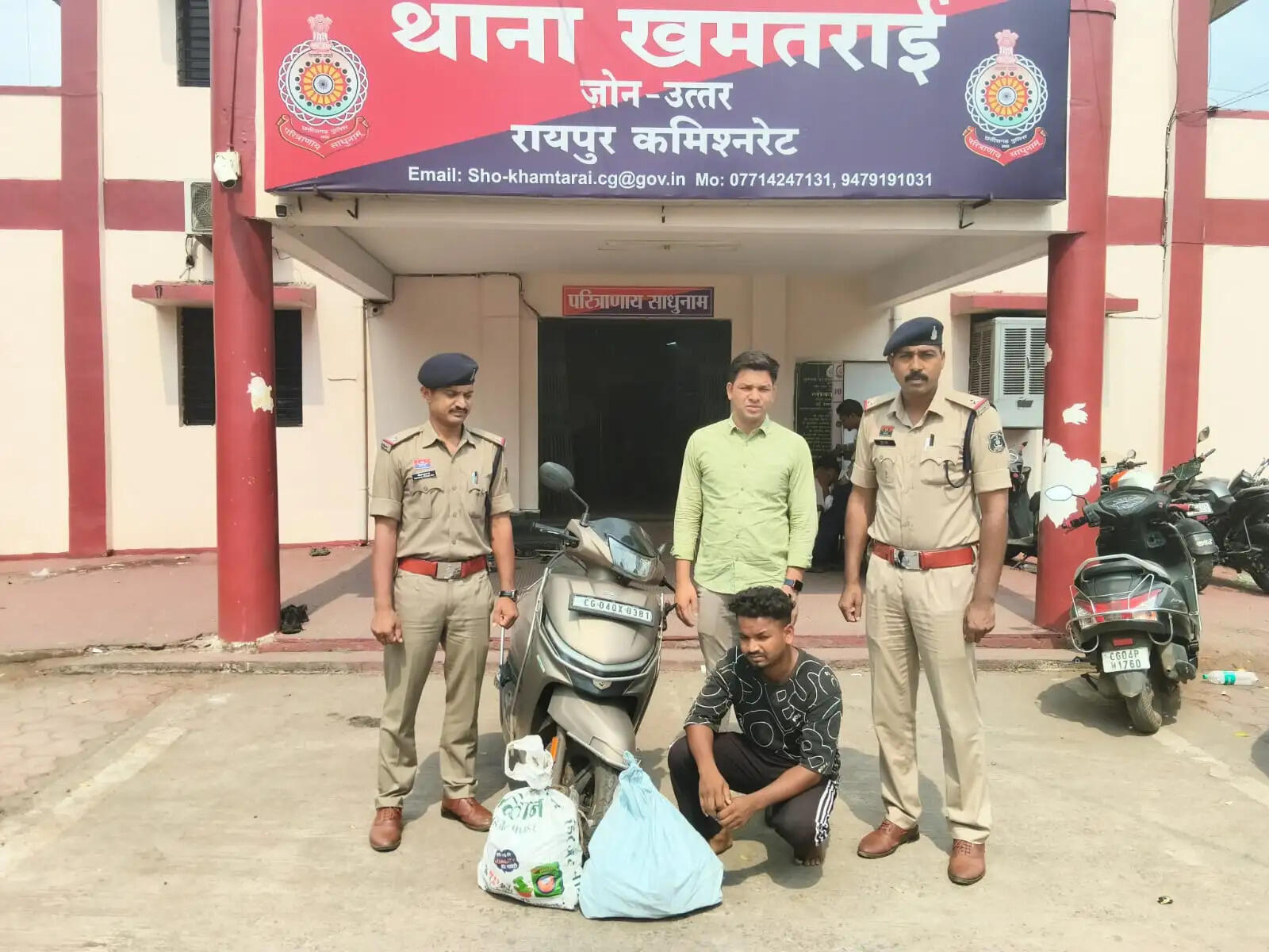 रायपुर : अवैध शराब परिवहन करते युवक गिरफ्तार, 102 पौवा अंग्रेजी शराब और वाहन जब्त