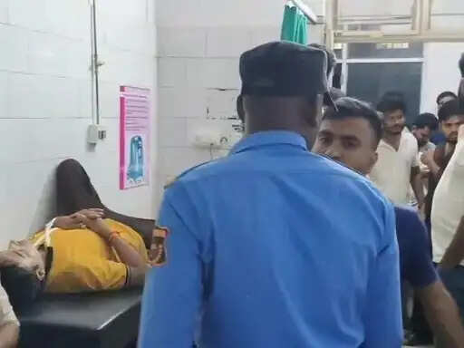 अनूपपुर: सोन नदी पुल का रेलिंग तोड 40 फीट नीचे गिरी कार, तीन लोग घायल