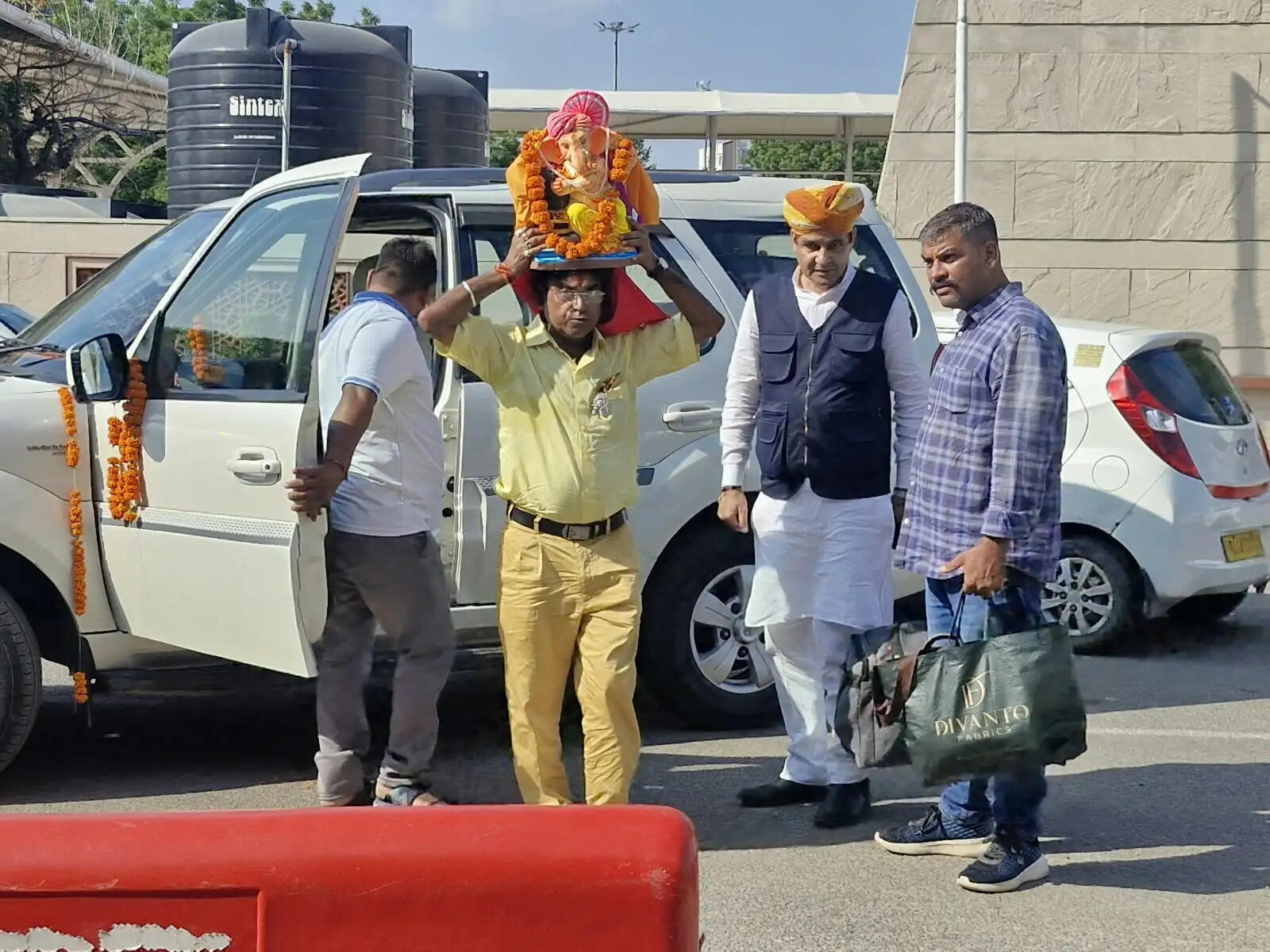 श्री गणपति महाराज की भव्य विसर्जन यात्रा जयपुर से मुंबई रवाना
