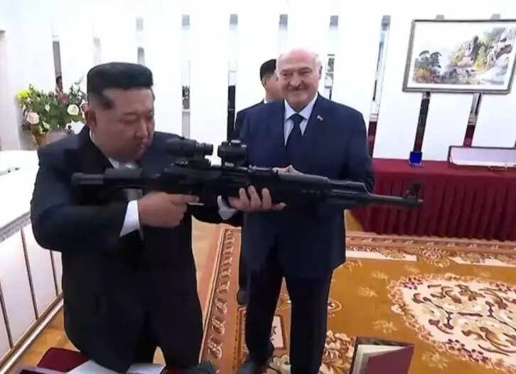 उत्तर कोरिया और बेलारूस ने यूक्रेन के खिलाफ युद्ध में रूस का समर्थन किया, किम और लुकाशेंको ने शिखर वार्ता में सहयोग संधि पर किए हस्ताक्षर