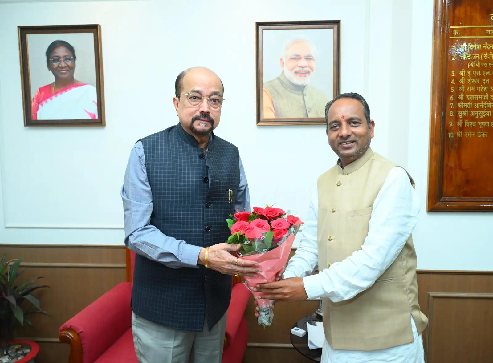 राज्यपाल डेका से छत्तीसगढ़ रेड क्रॉस समिति के अध्यक्ष ने की सौजन्य भेंट