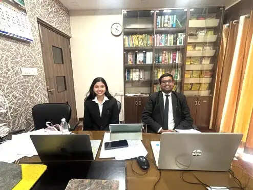 संयुक्त राष्ट्र के मूट कोर्ट स्पर्धा में इविवि की अनन्या और अभिषेक की टीम ने प्राप्त की अर्हता