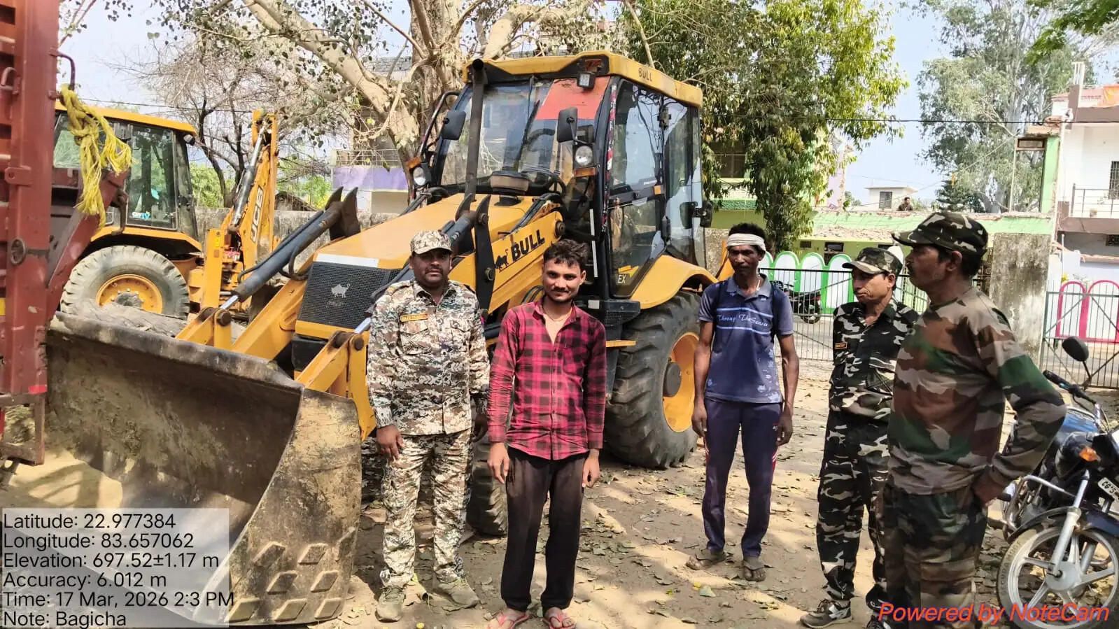 जशपुर में अवैध उत्खनन पर वन विभाग की बड़ी कार्रवाई, जेसीबी जब्त, मामला दर्ज