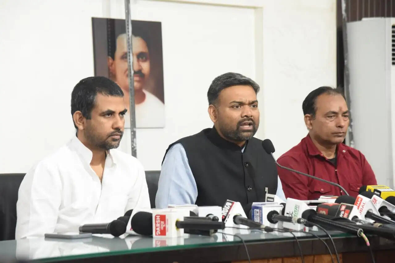 भाजपा के राष्ट्रीय प्रवक्ता गुरु प्रकाश ने पूछे सवाल - क्या राहुल गांधी खुद को कानून, संविधान से ऊपर मानते हैं?