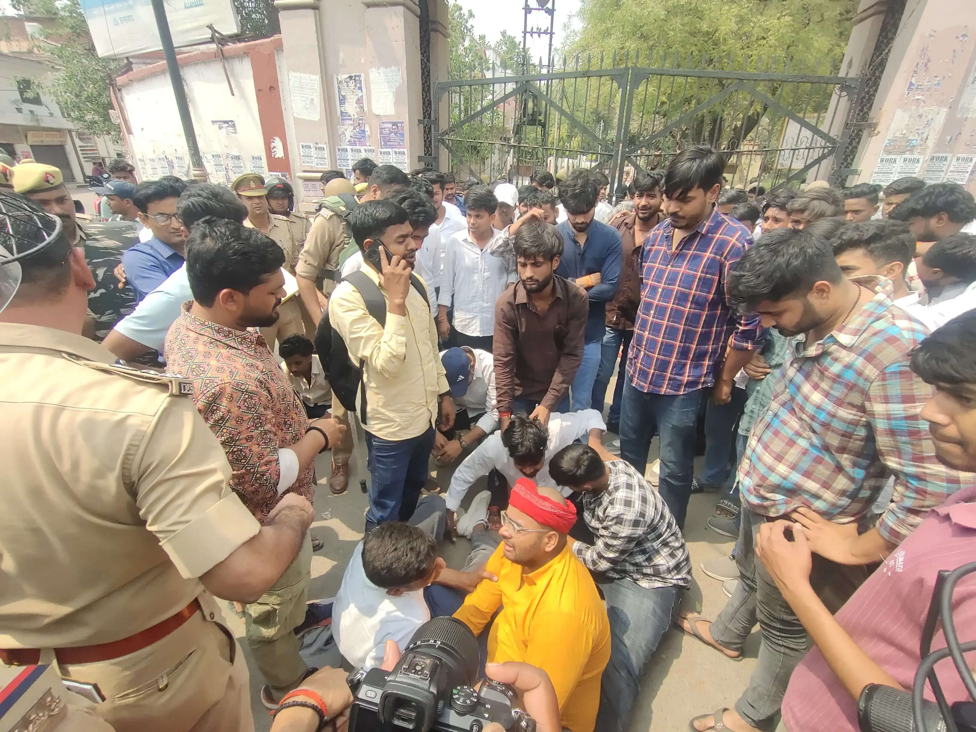 (अपडेट) यूपी काॅलेज परिसर में छात्र की गोली मारकर हत्या