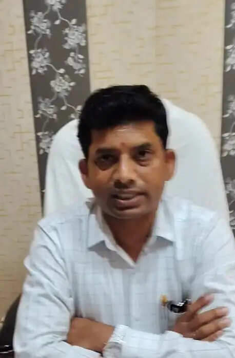 जौनपुर : नौपेड़वां सीएचसी अधीक्षक पर गिरी गाज,बायोमेडिकल कचरा निस्तारण में लापरवाही और अव्यवस्था मामले में हुआ तबादला