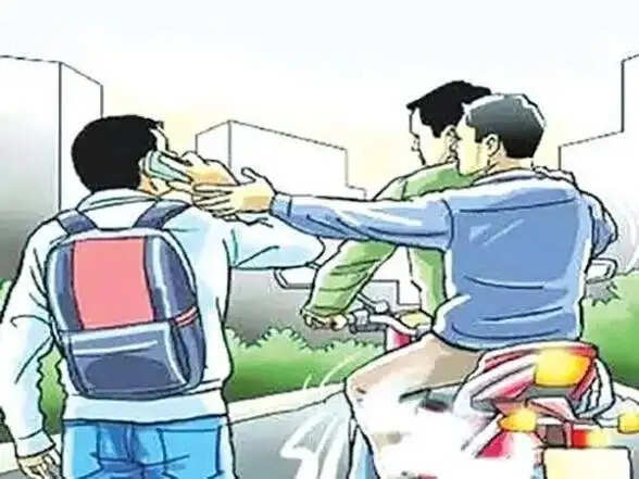अलग-अलग जगहों से न्यू लॉन्च आईफोन 18 -प्रो सहित तीन आईफोन बाइकर्स ने लूटे